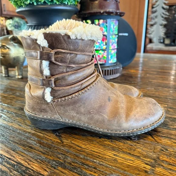 Ugg Cozy Shearling-Lined Ankle Brown Boots Lace Up Caspia Cozy - Picture 3 of 16